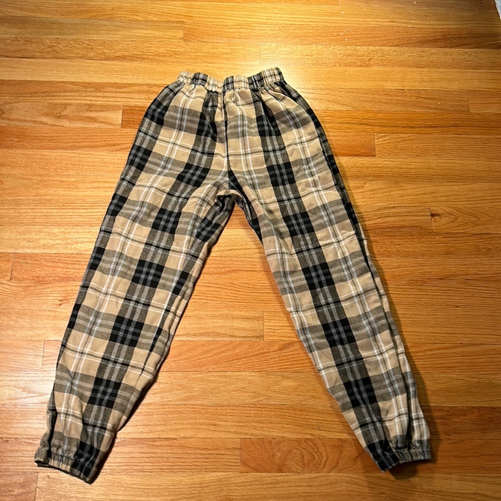 Flexible waist plaid, black, and tan pants
